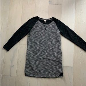 Black & gray long pocketed sweater